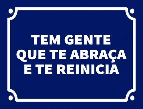 Placa Decorativa Tem gente que te abraça e te reinicia