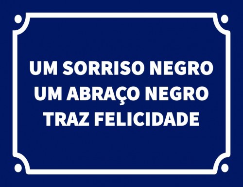 Um sorriso negro um abraço negro traz felicidade